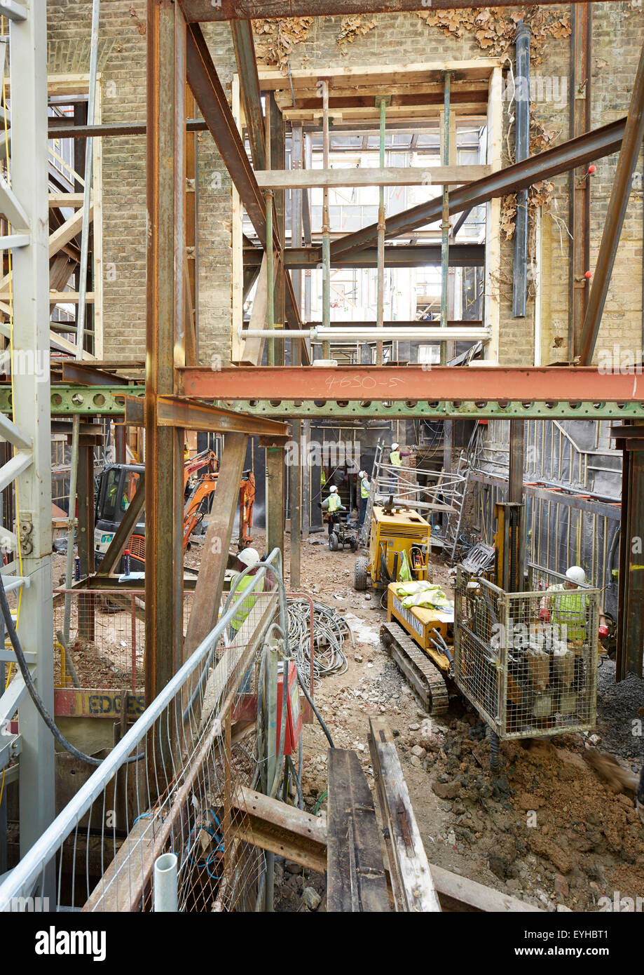 Site de construction-excavation de sous-sol. Portefeuille d'actions commerciales (suite), na, Royaume-Uni. Architecte : na, 2015. Banque D'Images