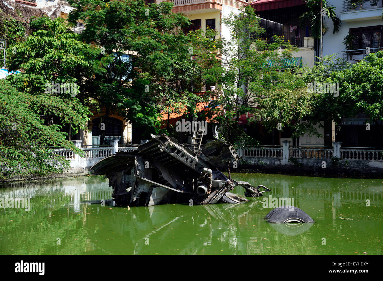 Le B52 bomber épave dans Huu Tiep lake, Hanoi, Vietnam. Banque D'Images