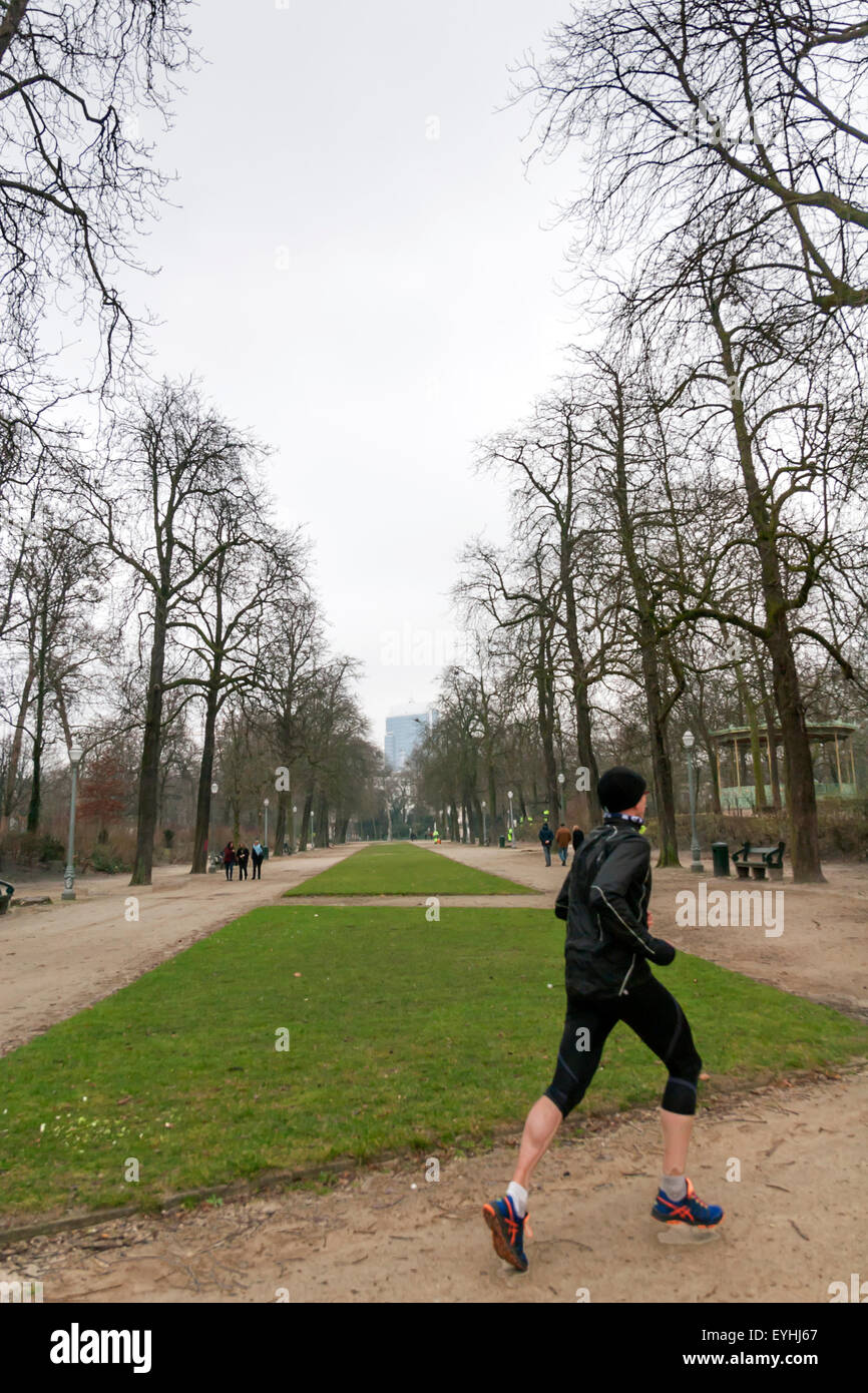 Les hommes d'exécution dans le parc de Bruxelles Banque D'Images