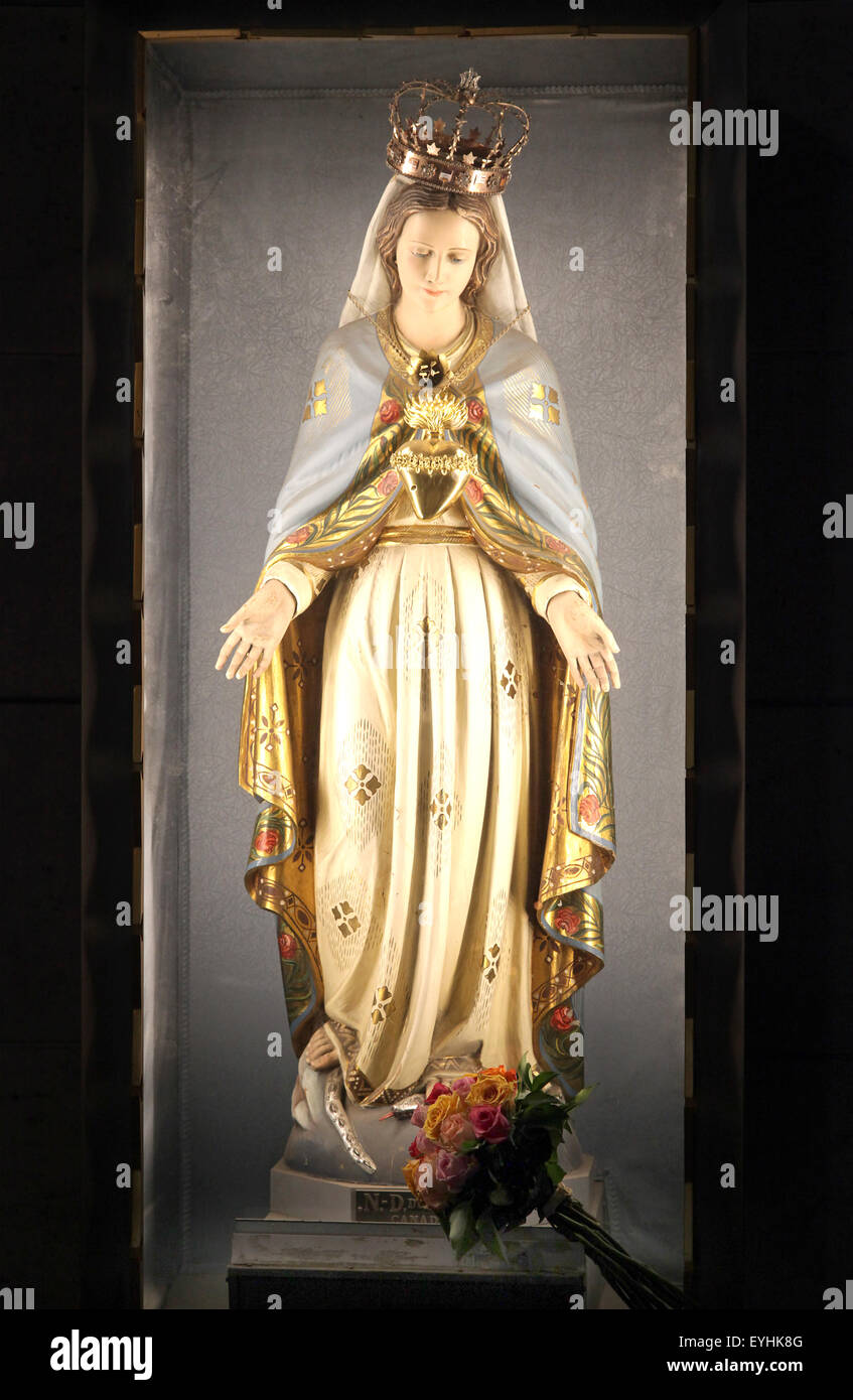 Notre dame de la statue du Cap/notre Dame du Cap Canadá dans le Sacré-Cœur à Montmartre Paris France Banque D'Images