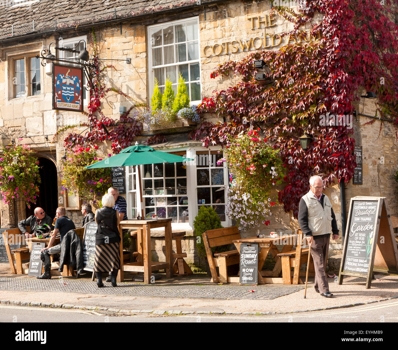 Les Cotswolds Arms pub à Burford, Oxfordshire, England, UK Banque D'Images