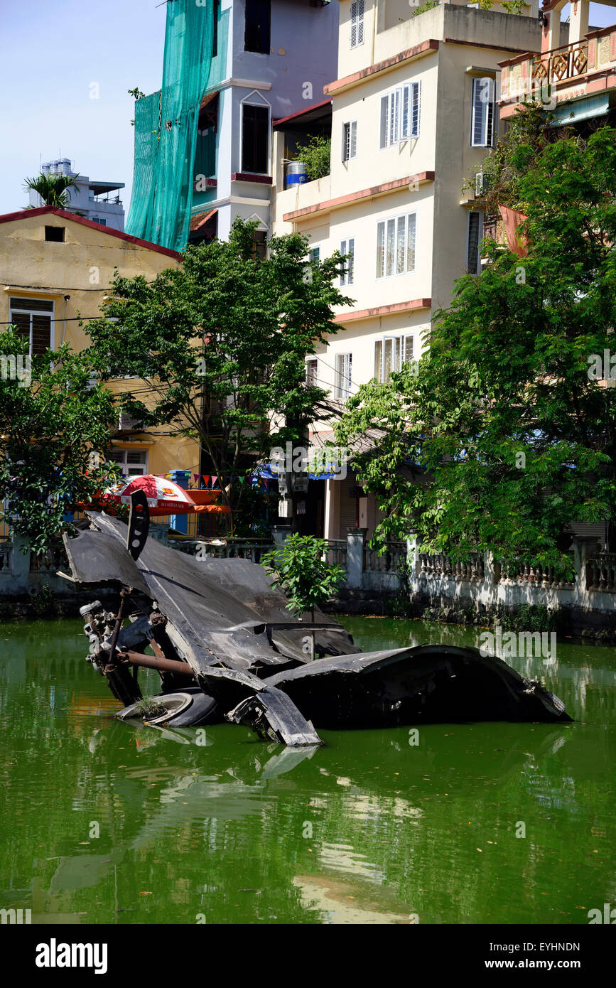 Le B52 bomber épave dans Huu Tiep lake, Hanoi, Vietnam. Banque D'Images