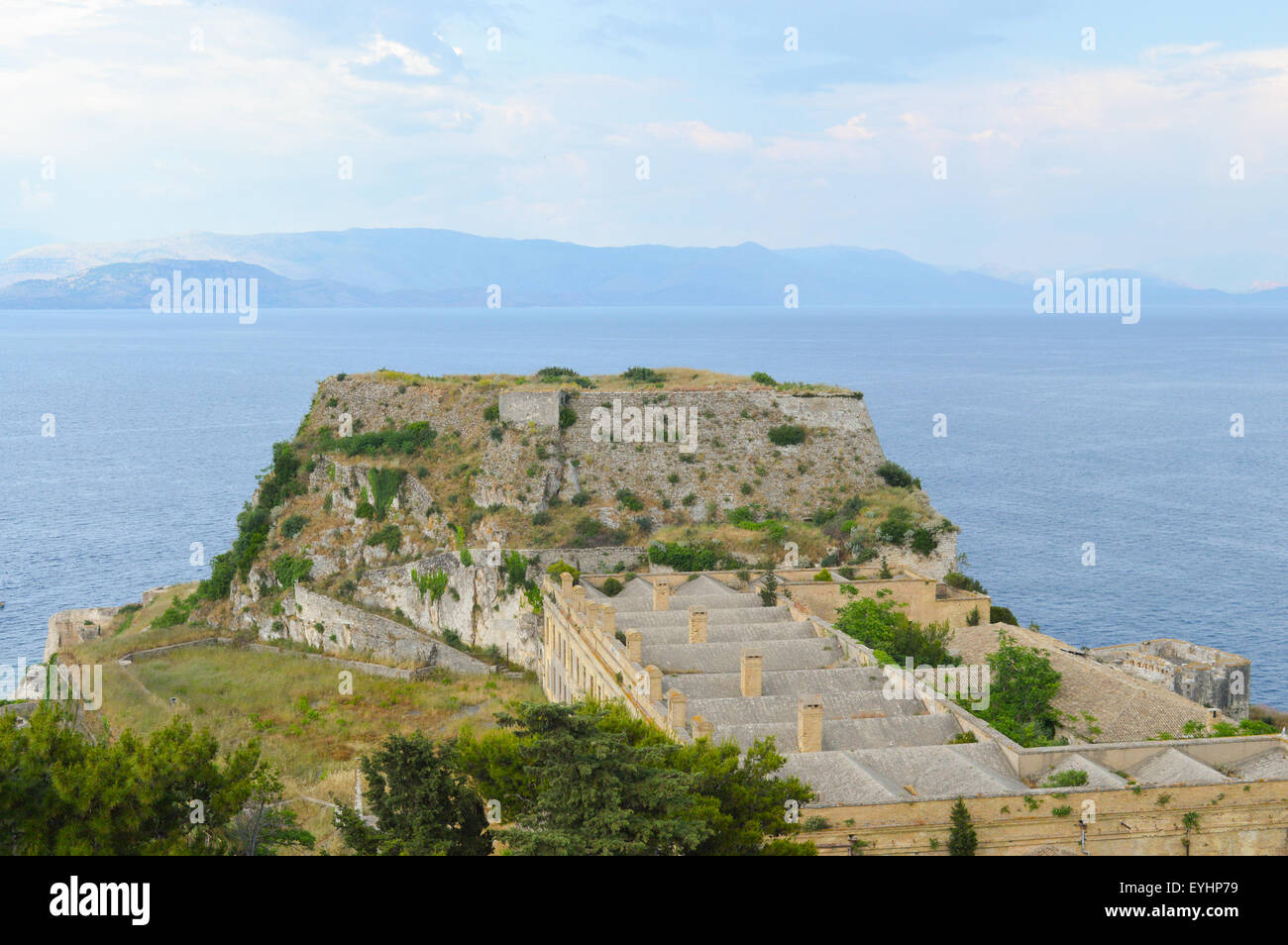 Voir à la forteresse de mur et la voir à Kerkyra ville à l'île de Corfou en Grèce Banque D'Images