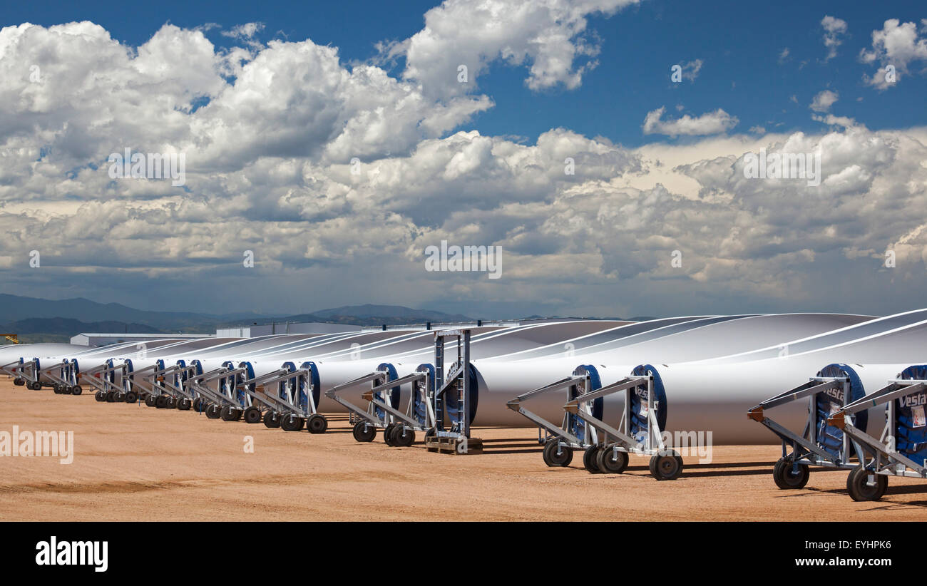 Windsor, Colorado - Wind turbine stockées en dehors de l'usine de Vestas Wind Systems. Banque D'Images