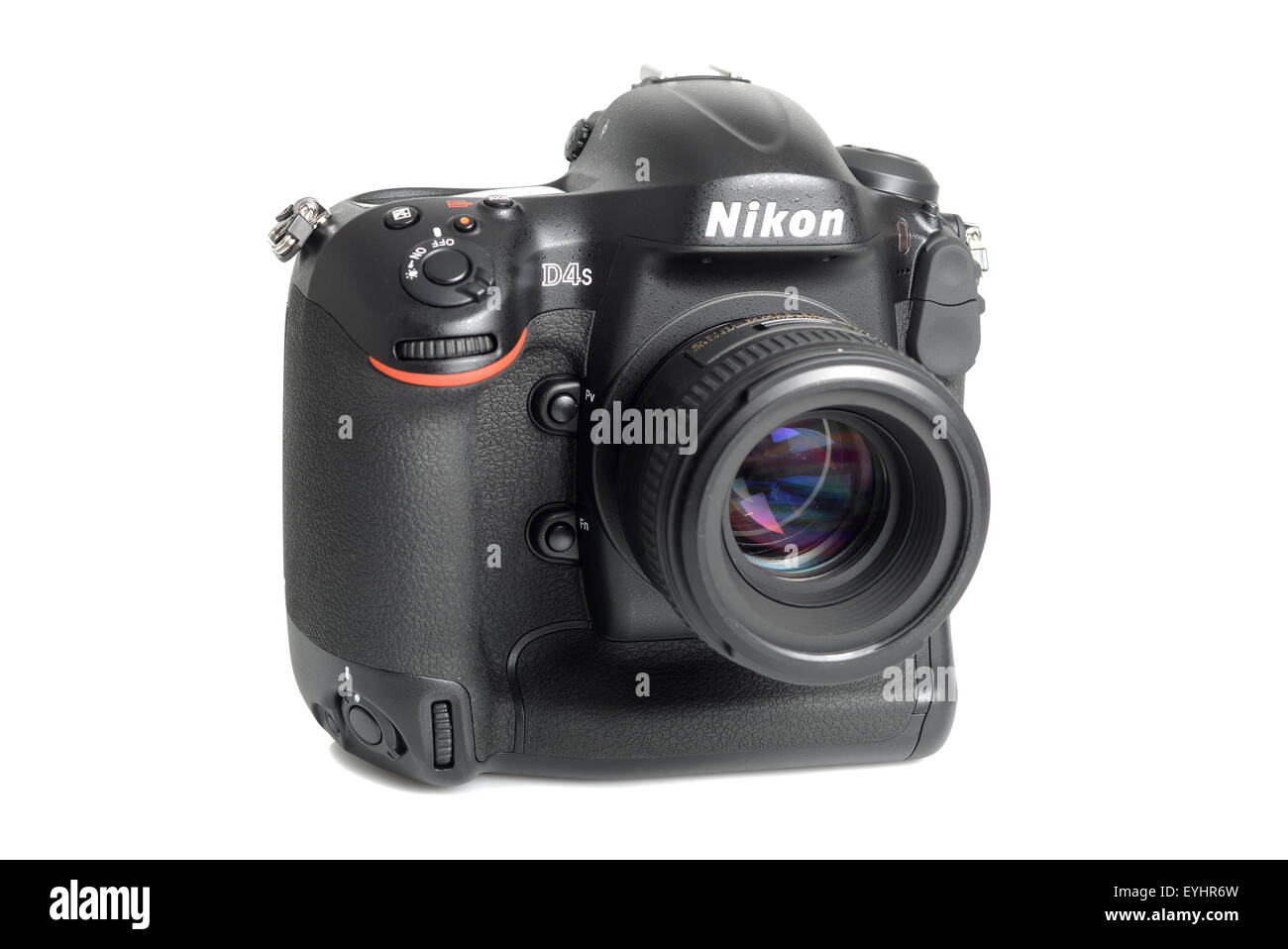 Appareil photo Nikon D4s sur fond blanc Banque D'Images