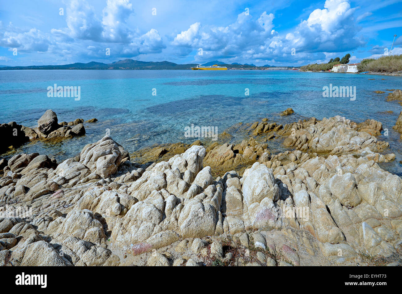 La Sardaigne, Italie : une plage près de Golfo Aranci. Banque D'Images