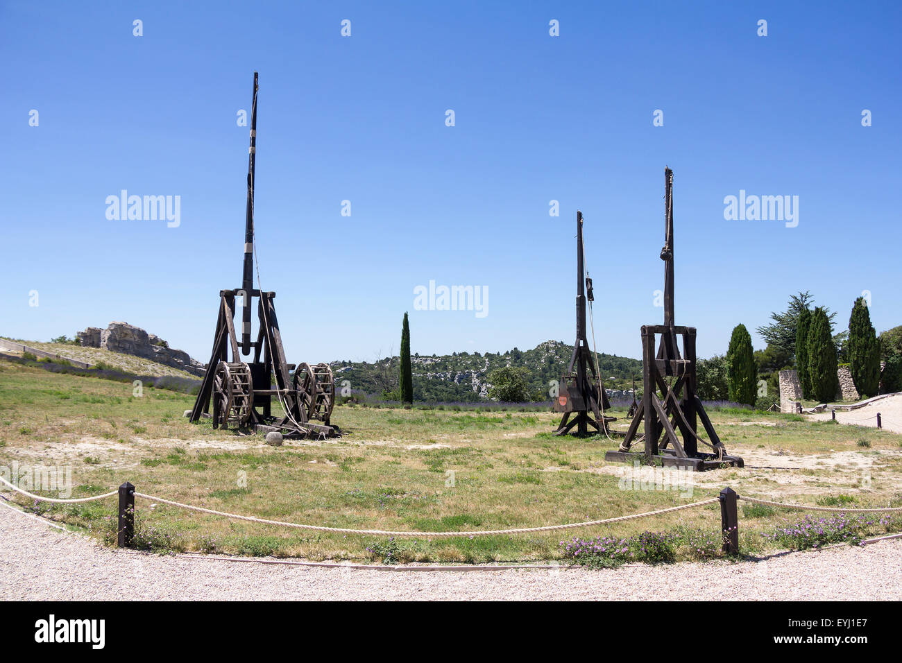 Ancienne cité médiévale en bois trebuchet au Château des Baux de Provence, France Banque D'Images