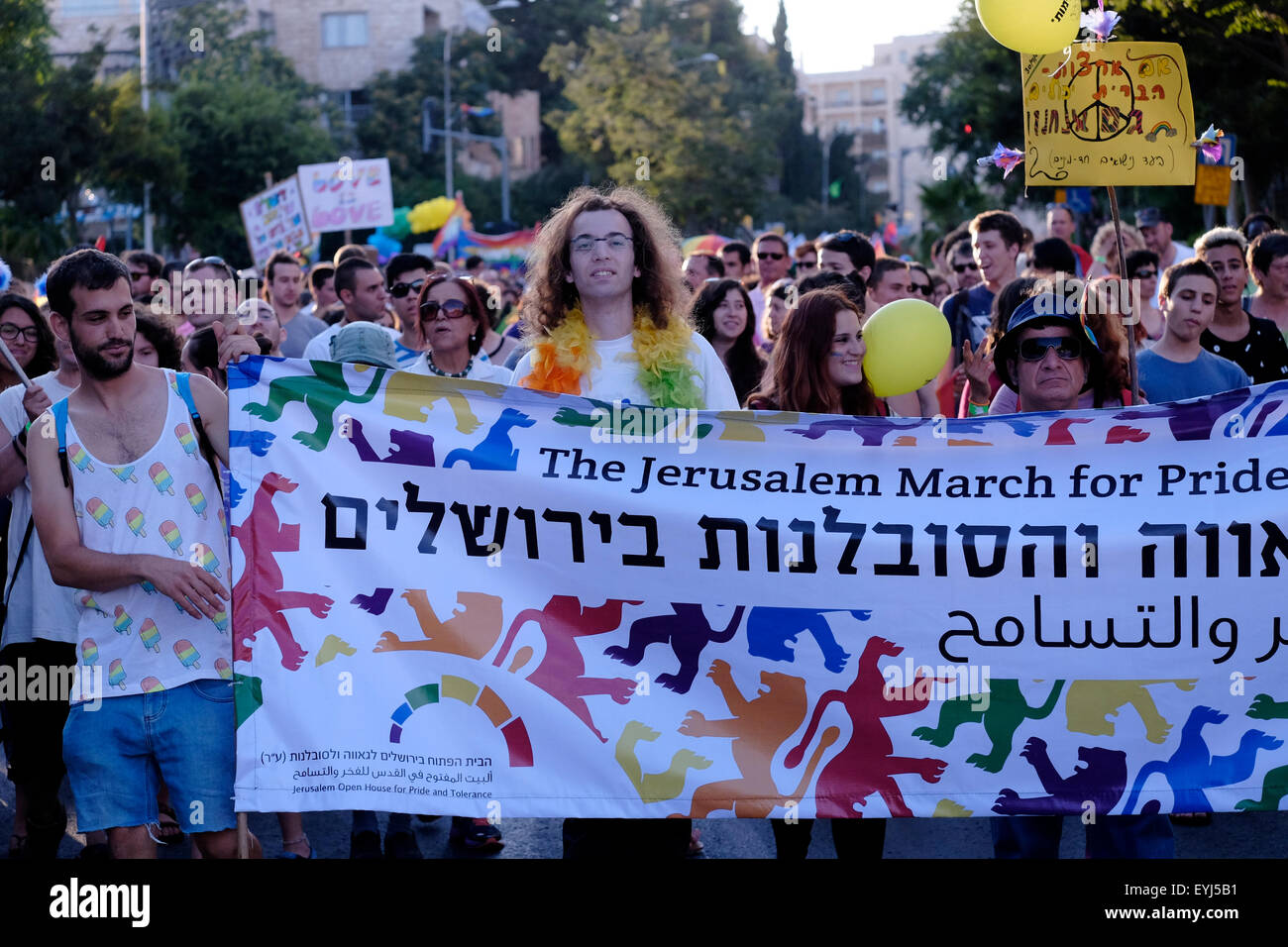 Israéliens participant à la parade annuelle de la fierté de Jérusalem. Israël Banque D'Images