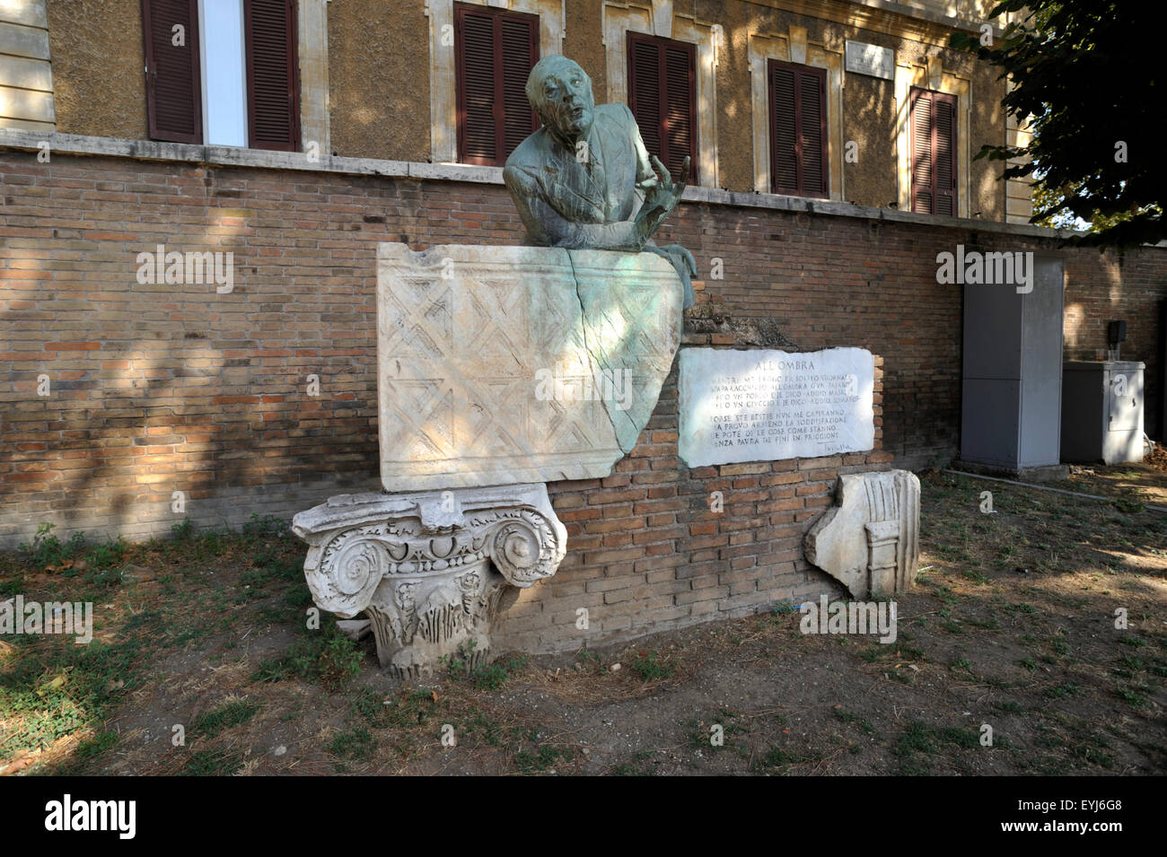 Italie, Rome, Trastevere, statue de Trilussa Banque D'Images