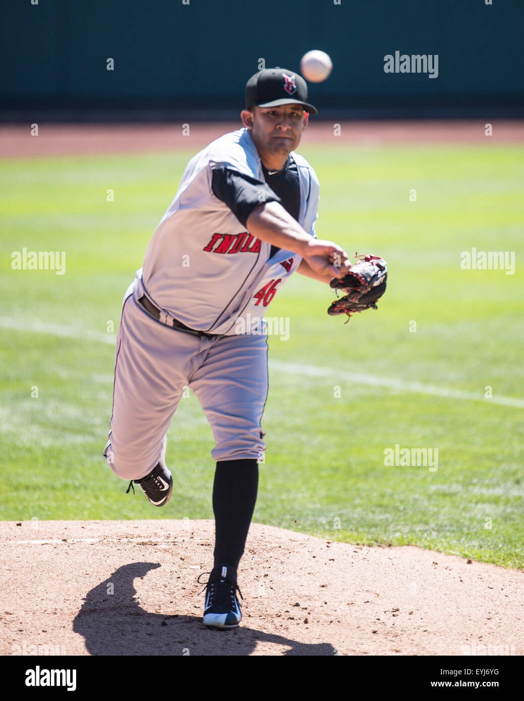 Columbus OH, États-Unis. 30 juillet, 2015. Pichet Indianapolis Indians Wilfredo Boscan (46) se réchauffe avant un match de saison régulière entre les Columbus Clippers et les INDIANAPOLIS INDIANS à Huntington Park, à Columbus OH. Brent Clark/Cal Sport Médias © csm/Alamy Live News Banque D'Images