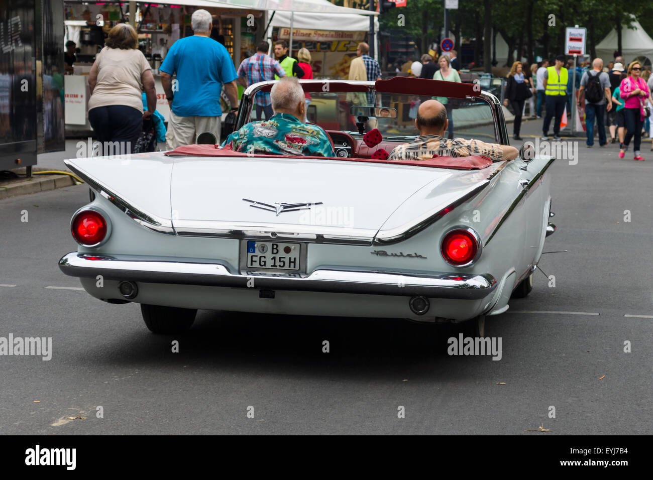 BERLIN - 14 juin 2015 : berline Buick Lesabre cabriolet, 1959. Vue arrière. Les Classic Days sur Kurfuerstendamm. Banque D'Images