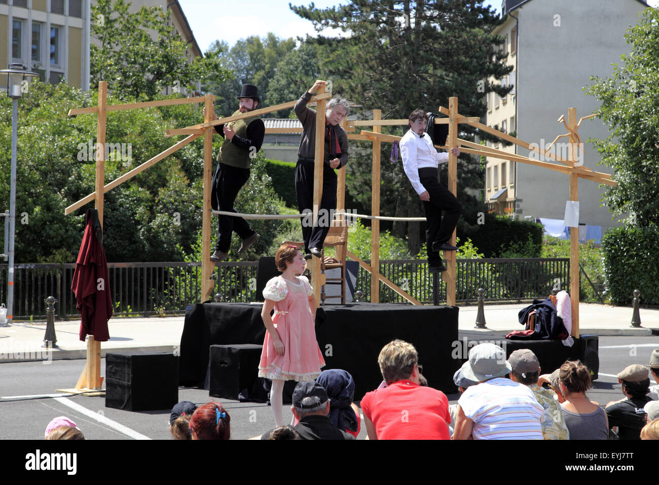 Festival de théâtre de rue. CIE des hauts Parleurs. Afficher 'l'Envol'. Aurillac, Cantal, France Banque D'Images