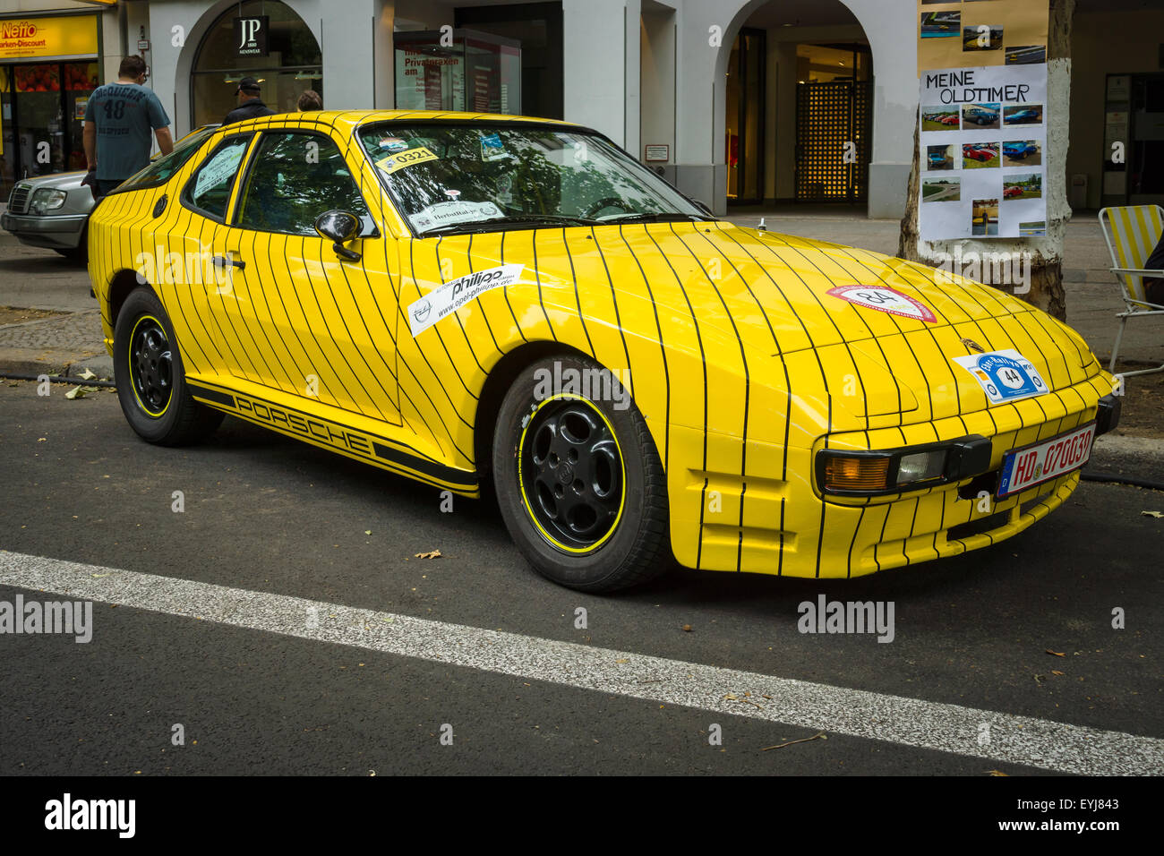 BERLIN - 14 juin 2015 : voiture sport de luxe Porsche 924, 1978. Les Classic Days sur Kurfuerstendamm Banque D'Images