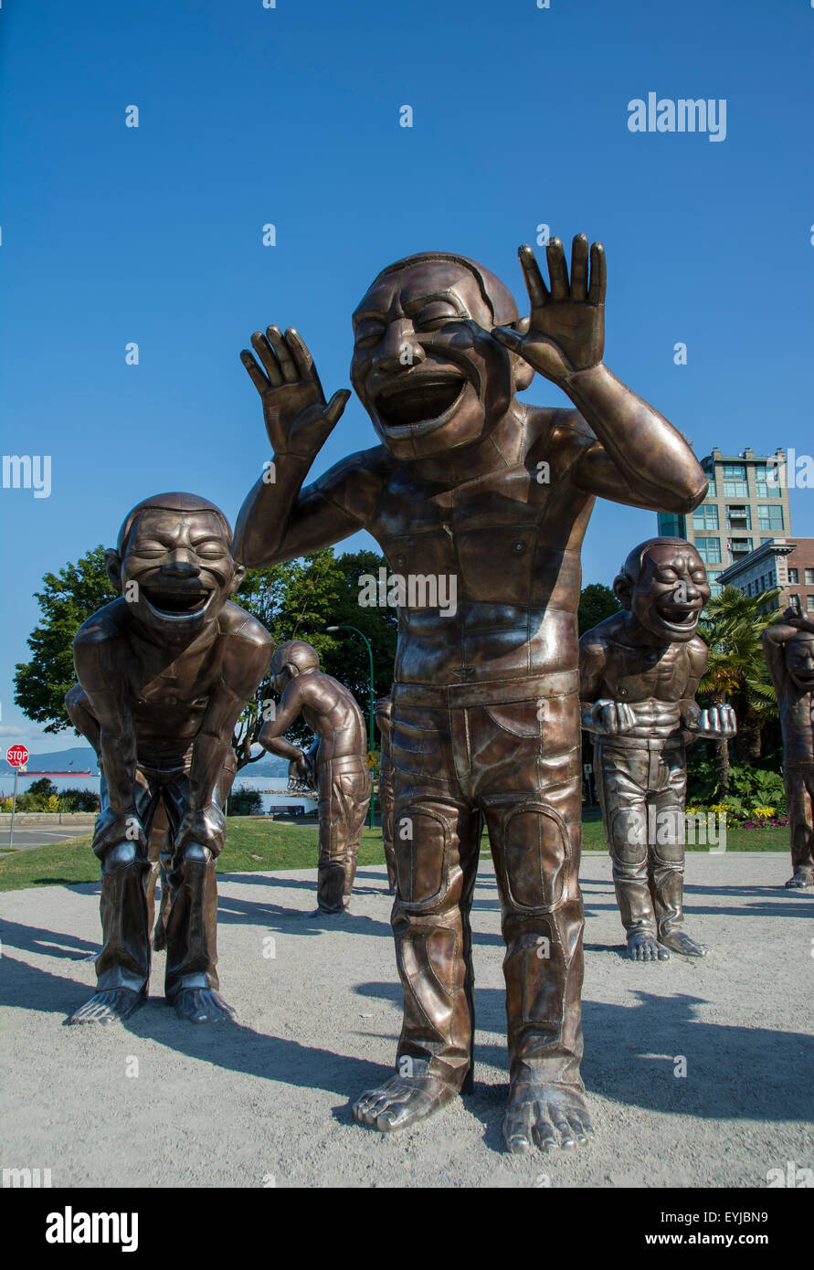 A-maze-ing 2009 Le rire est une sculpture en bronze de Yue Minjun situé dans Morton Park, Vancouver, Canada. Banque D'Images