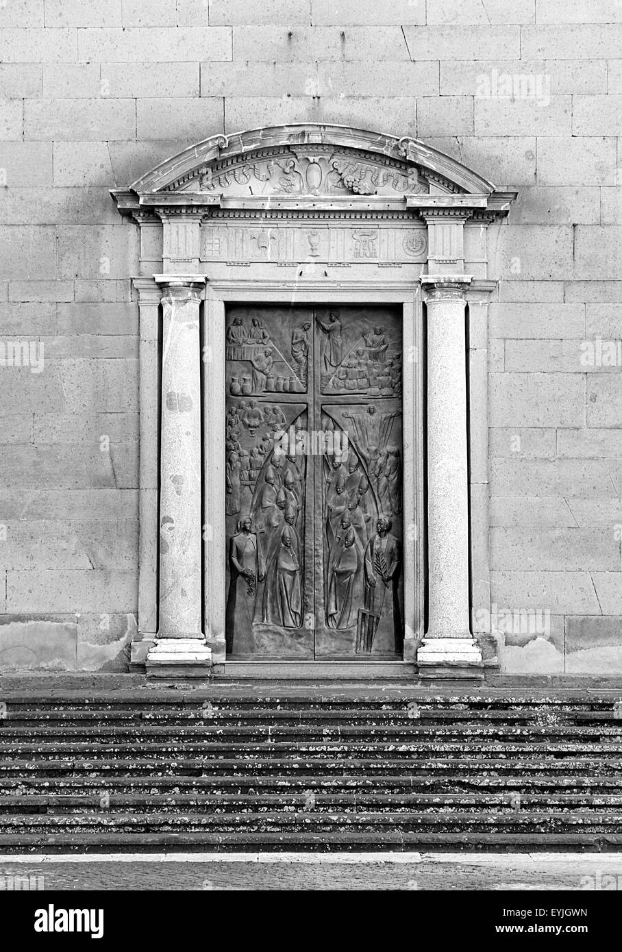 Façade principale de l'église San Lorenzo à Viterbe, Italie Banque D'Images