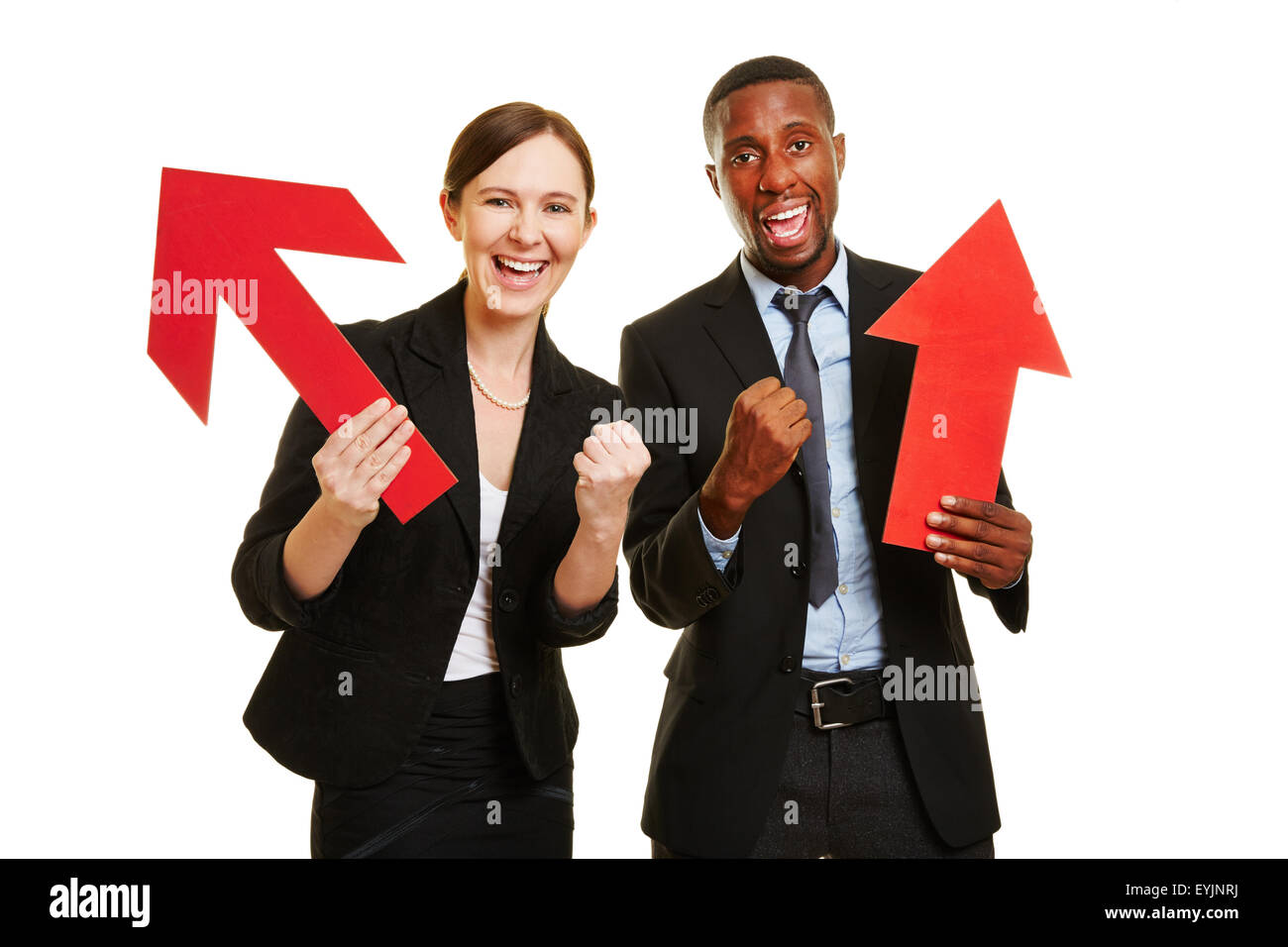 African man and Caucasian woman cheering pour la motivation avec des flèches rouges Banque D'Images