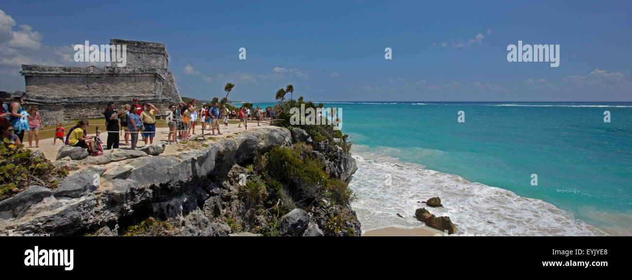 L'Amérique, le Mexique, l'état de Quintana Roo, Tulum, la mer mayanalong arqueological unique Banque D'Images