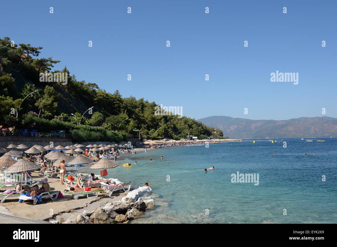 Les touristes sur la plage de Marmaris, Içmeler près de la province de Muğla, Turquie Banque D'Images