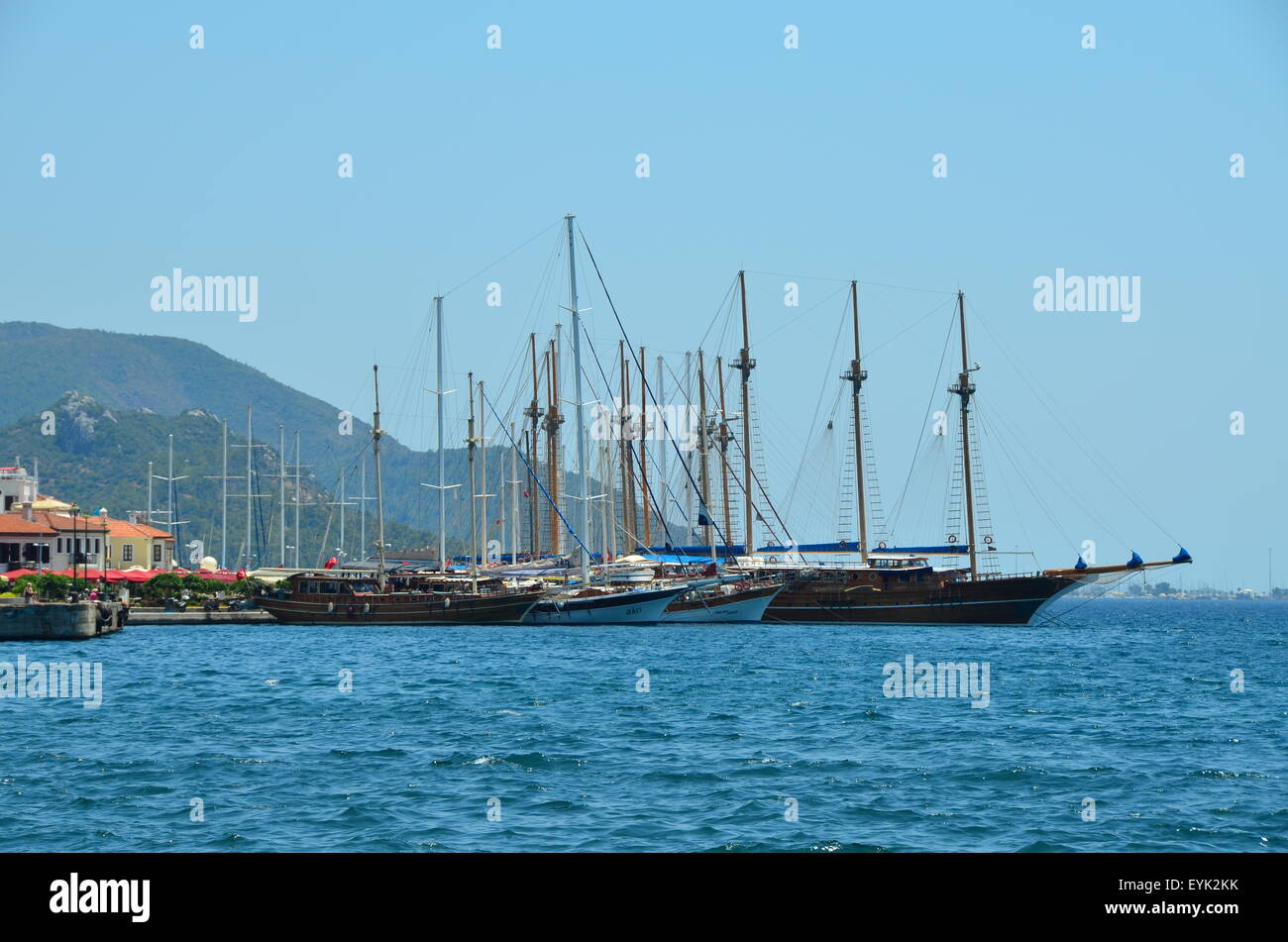 Les touristes en voyage sur Location-bateaux dans la mer au large de Marmaris, Turquie Banque D'Images