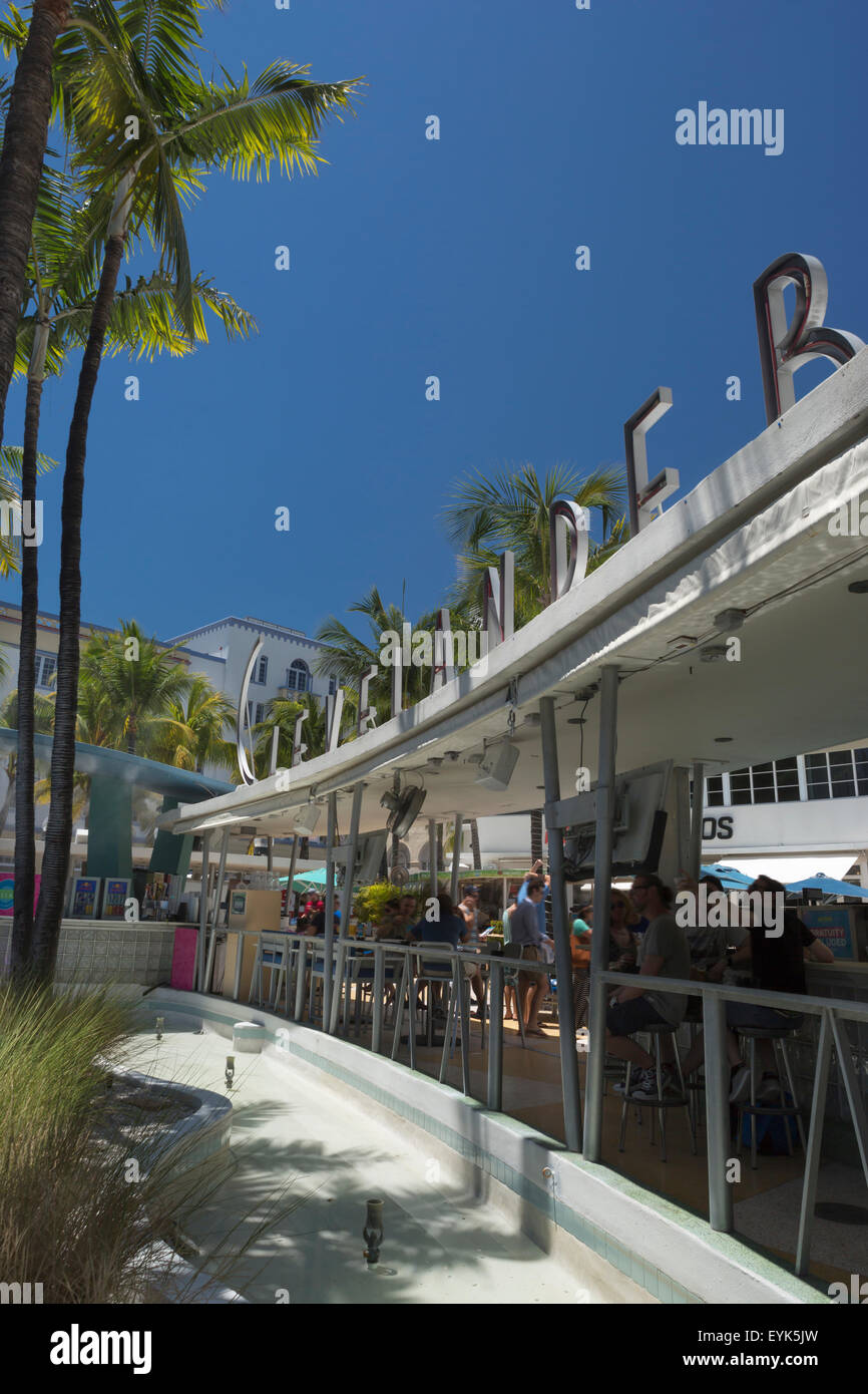 BAR DE L'HÔTEL CLEVELANDER OCEAN DRIVE MIAMI FLORIDA USA Banque D'Images