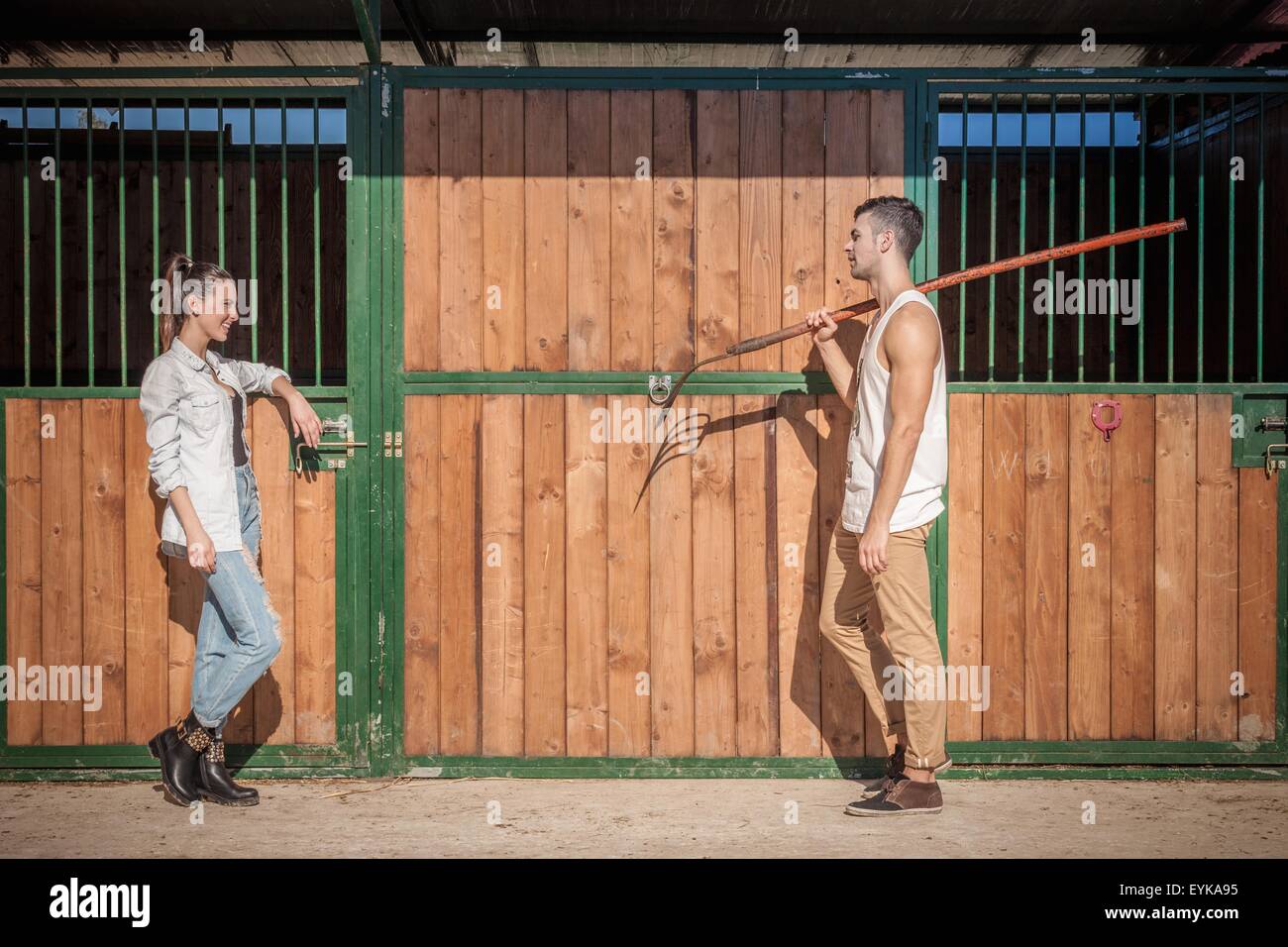 Jeune couple stable par Banque D'Images