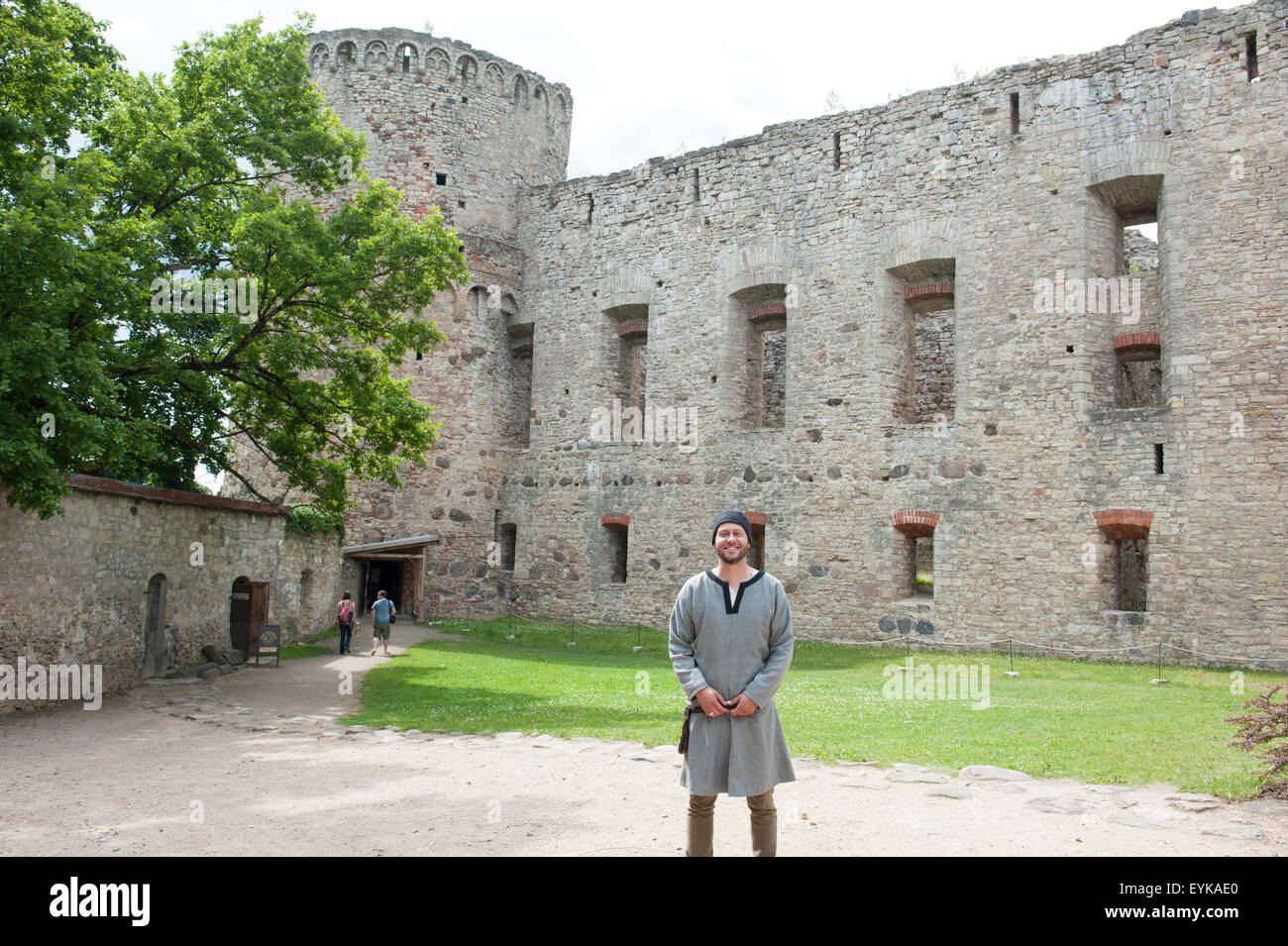 Un interprète en costume à Cesis château médiéval en Lettonie. 16 juillet 2015 Banque D'Images