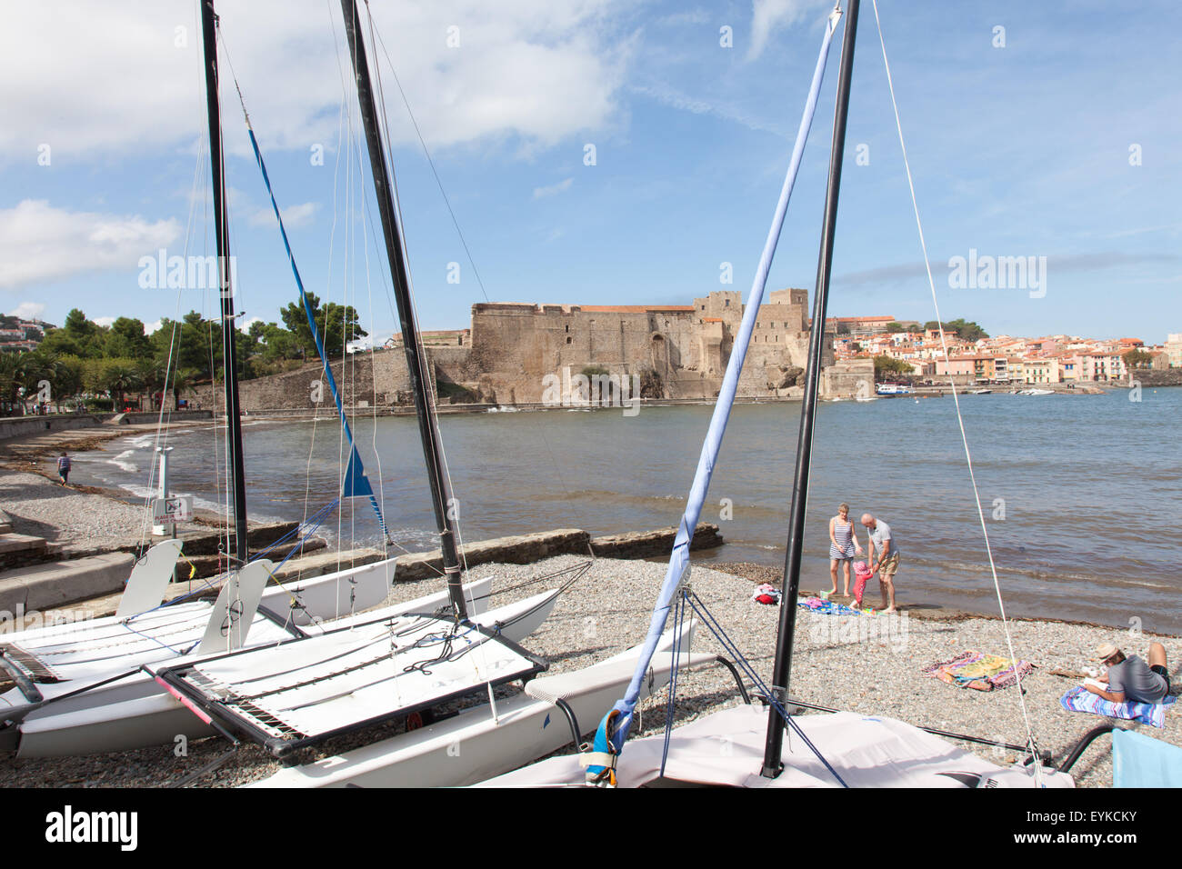 La baie et le Château Royal d'Colliour, dans le sud de la France. Banque D'Images