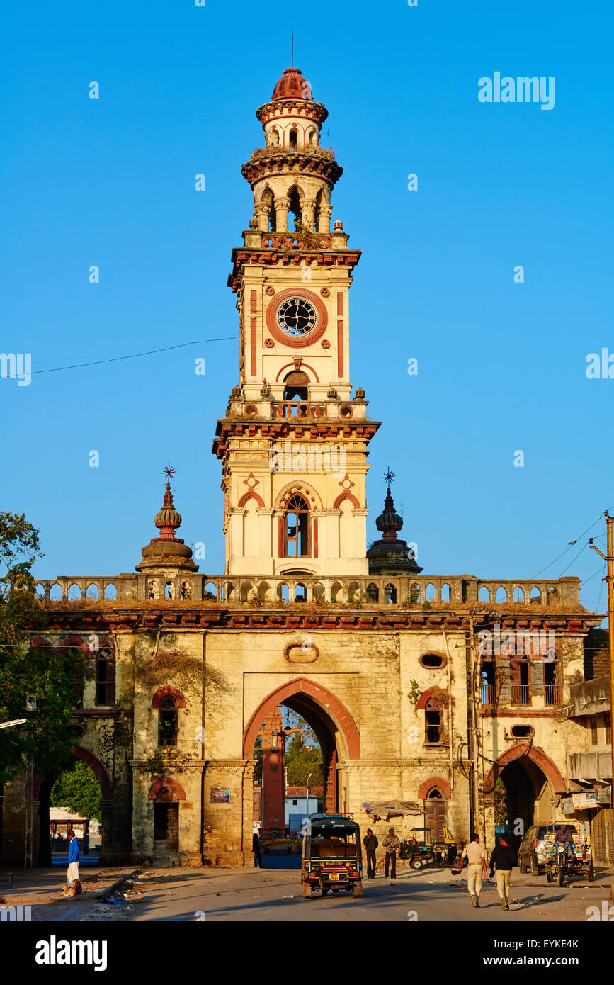 L'Inde, le Gujarat, Junagadh, porte de la vieille ville, tour de l'horloge Banque D'Images