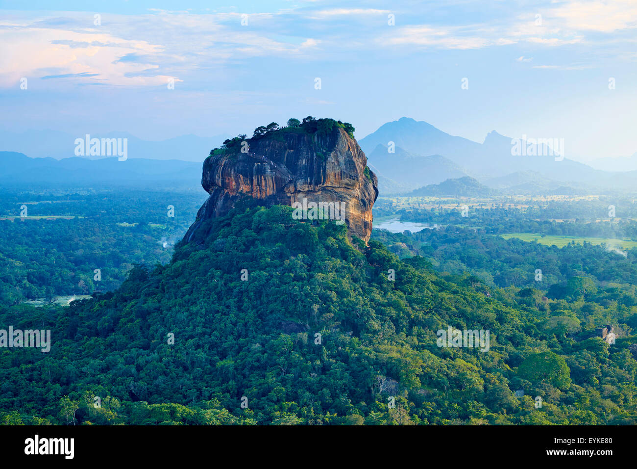 Sri Lanka, Ceylan, île forteresse de Sigiriya, le Rocher du Lion, site du patrimoine mondial de l'UNESCO Banque D'Images