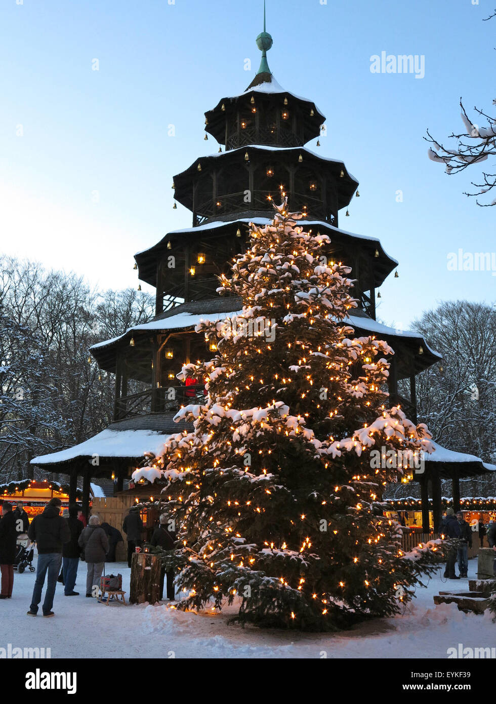 Allemagne, Munich, le jardin anglais, Foire de Noël à la Tour Chinoise, Banque D'Images