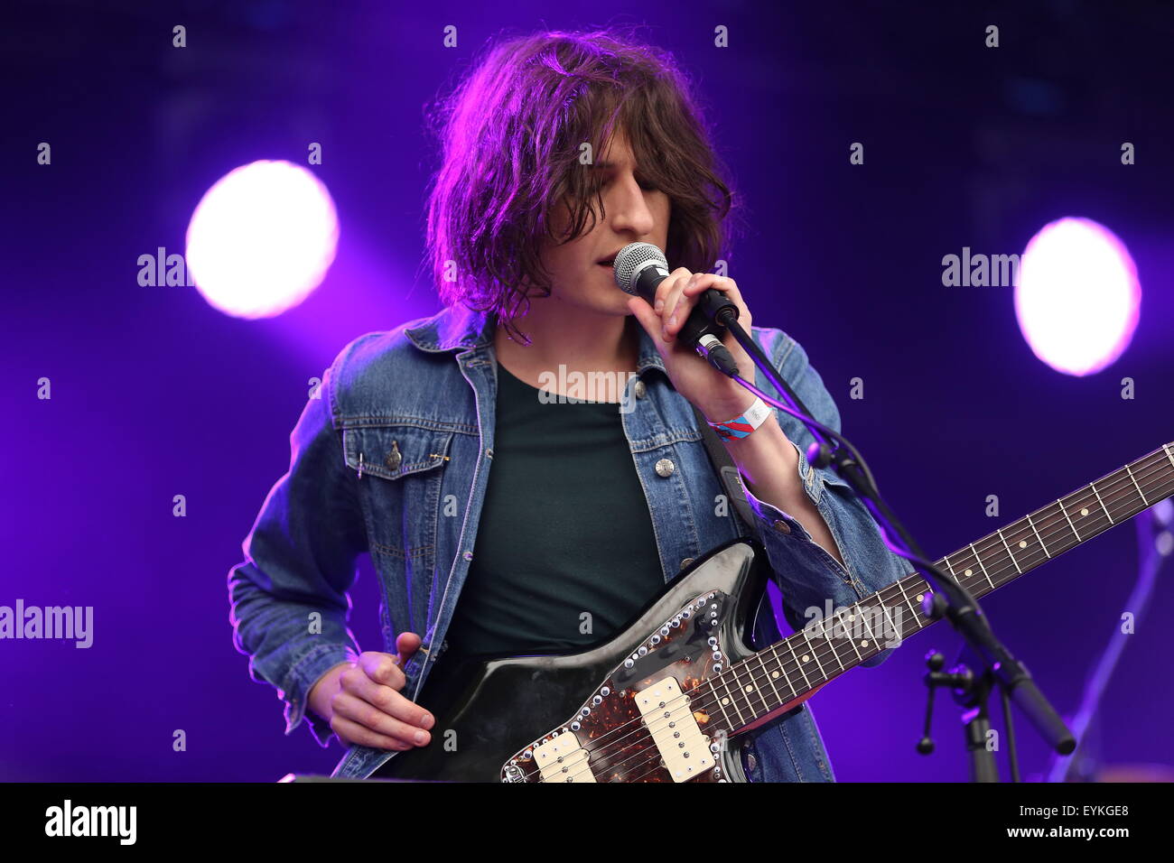 Penrith, Cumbria, Royaume-Uni. 31 juillet, 2015. Temples en concert sur la scène principale à Kendal appelant 2015. Credit : SJN/Alamy Live News Banque D'Images