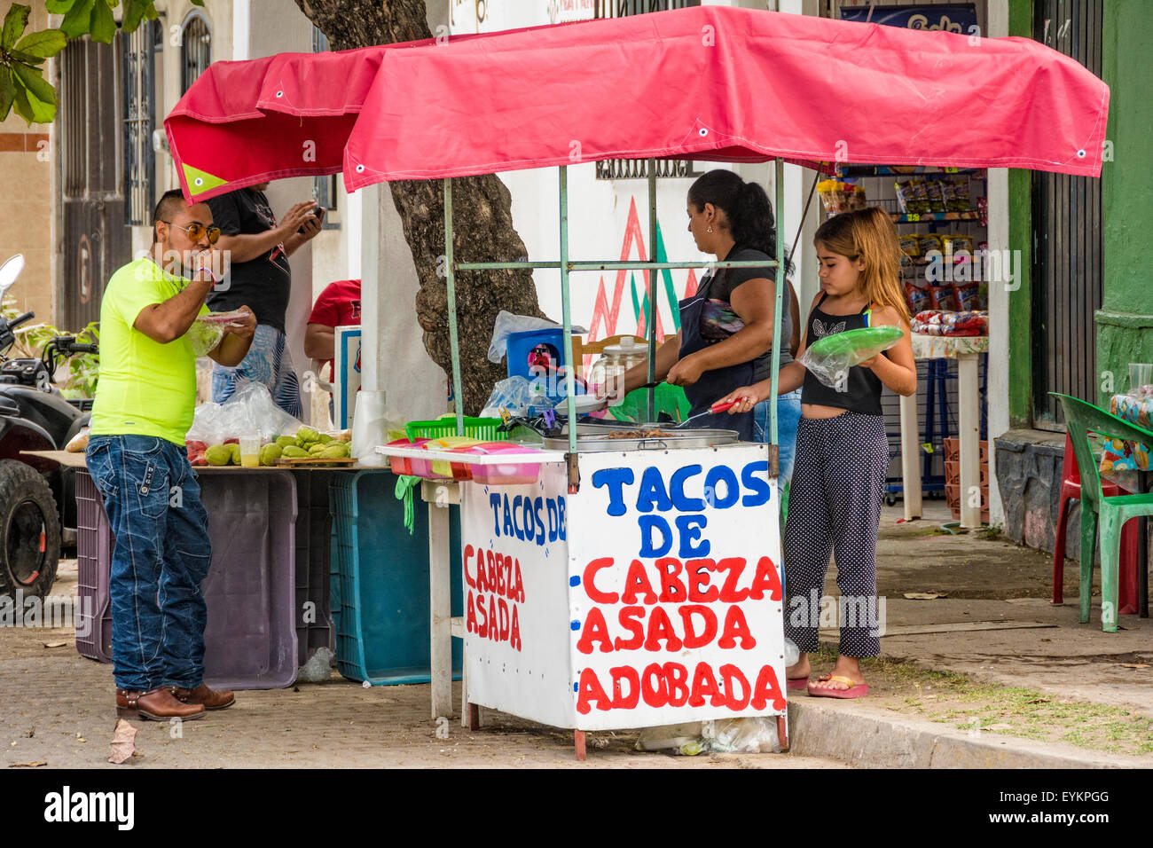 Taco street panier à San Blas, Nayarit, Mexique. Banque D'Images