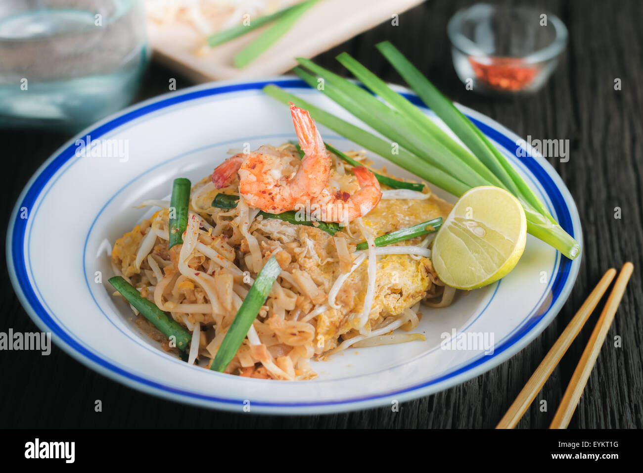 Close-up Thai nouilles frites 'pad thaï aux crevettes et légumes" Banque D'Images