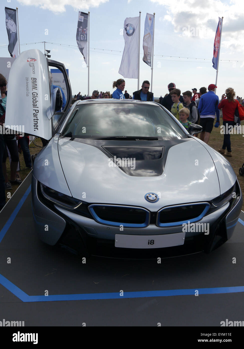 La BMW i8 Supercar hybride sur l'affichage à un motor show Banque D'Images