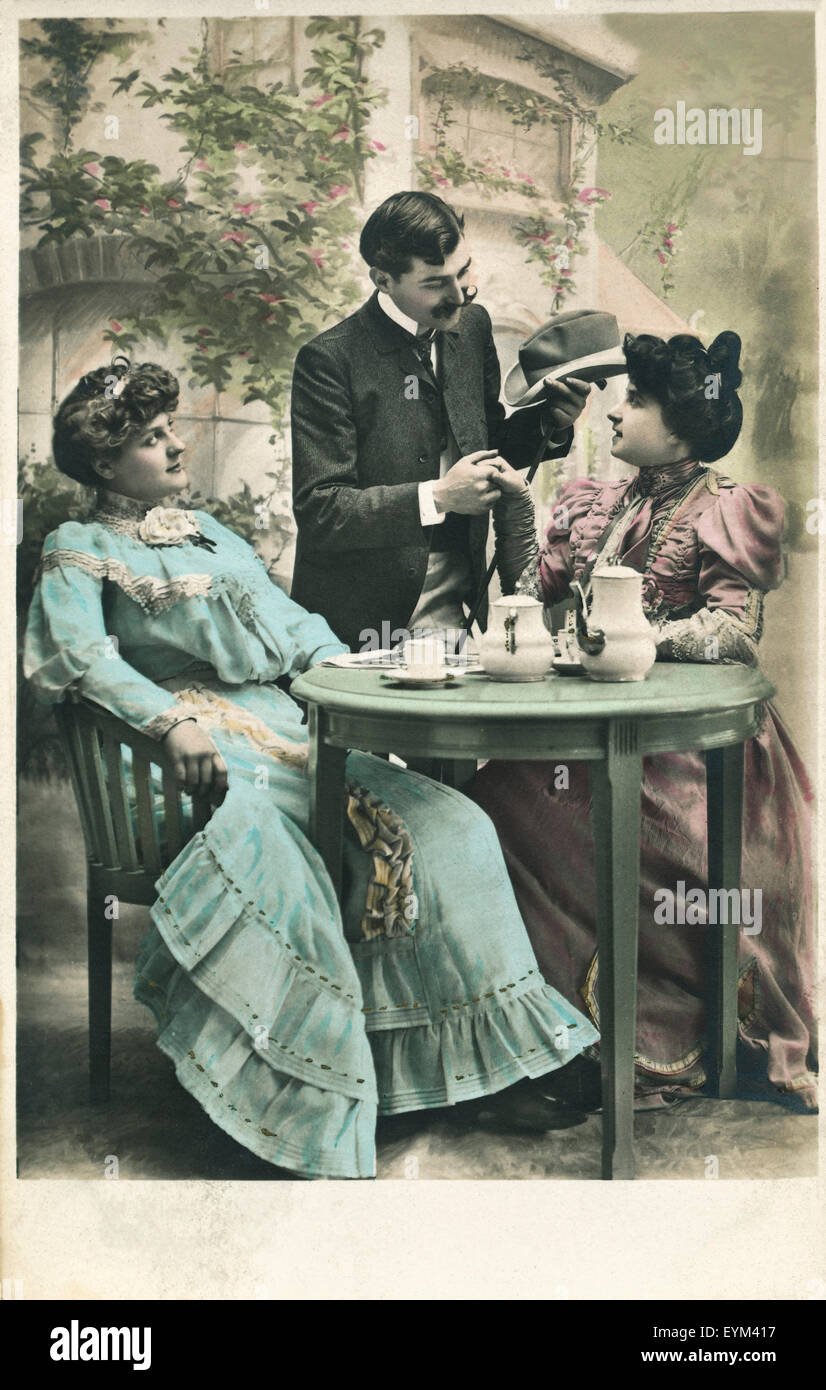 Carte postale, historiquement, deux dames avec la consommation de café, admirateur, salut, Banque D'Images