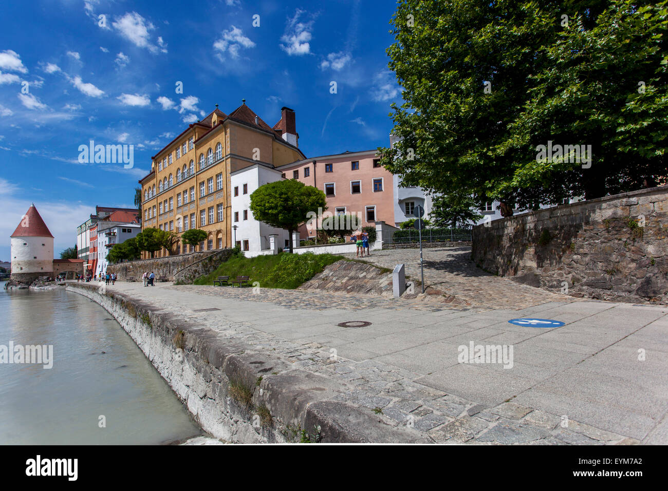 La promenade de la rivière Inn Passau Passau Allemagne Bavaria Tour Schaiblingsturm Banque D'Images