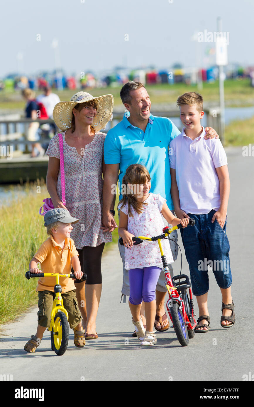 Famille, 5 personnes, été, vacances, photo de famille, Butjadingen, Banque D'Images