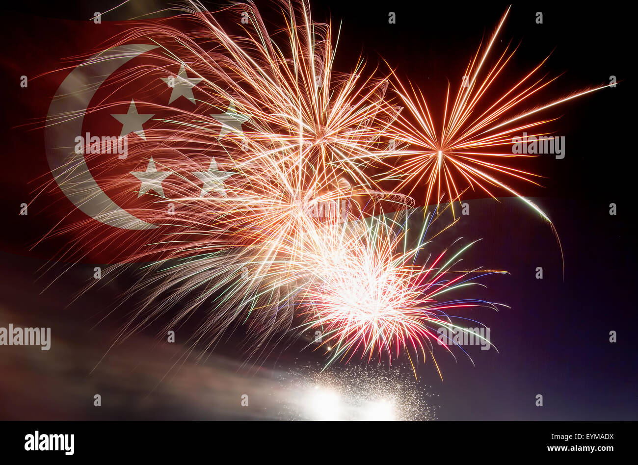 République de Singapour drapeau avec arrière-plan d'artifice pour la ...