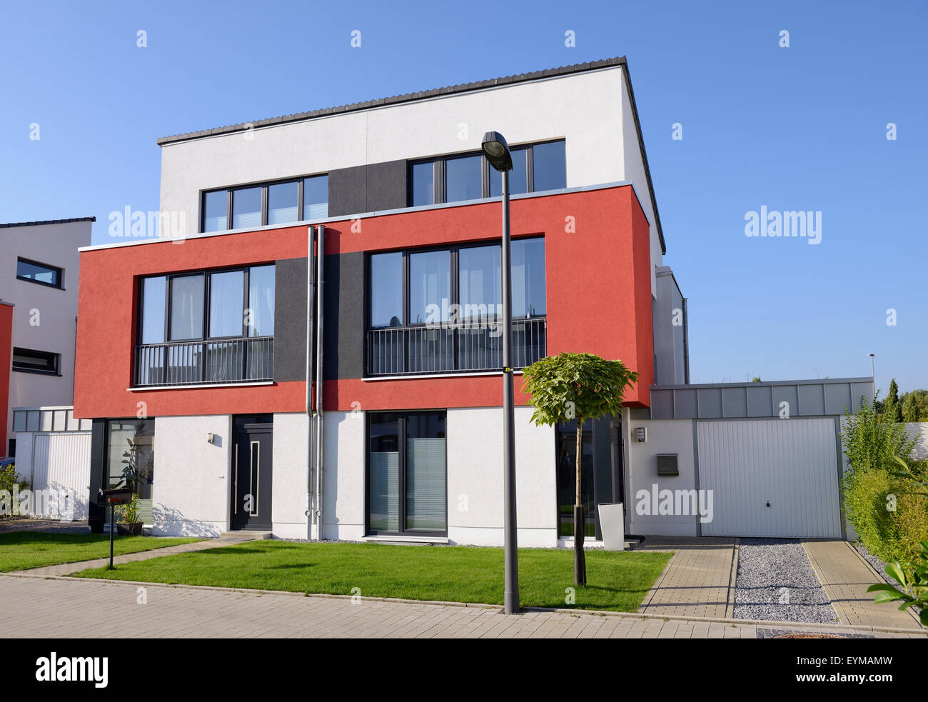 Maison moderne avec garage, Allemagne, Berlin, Cologne Banque D'Images