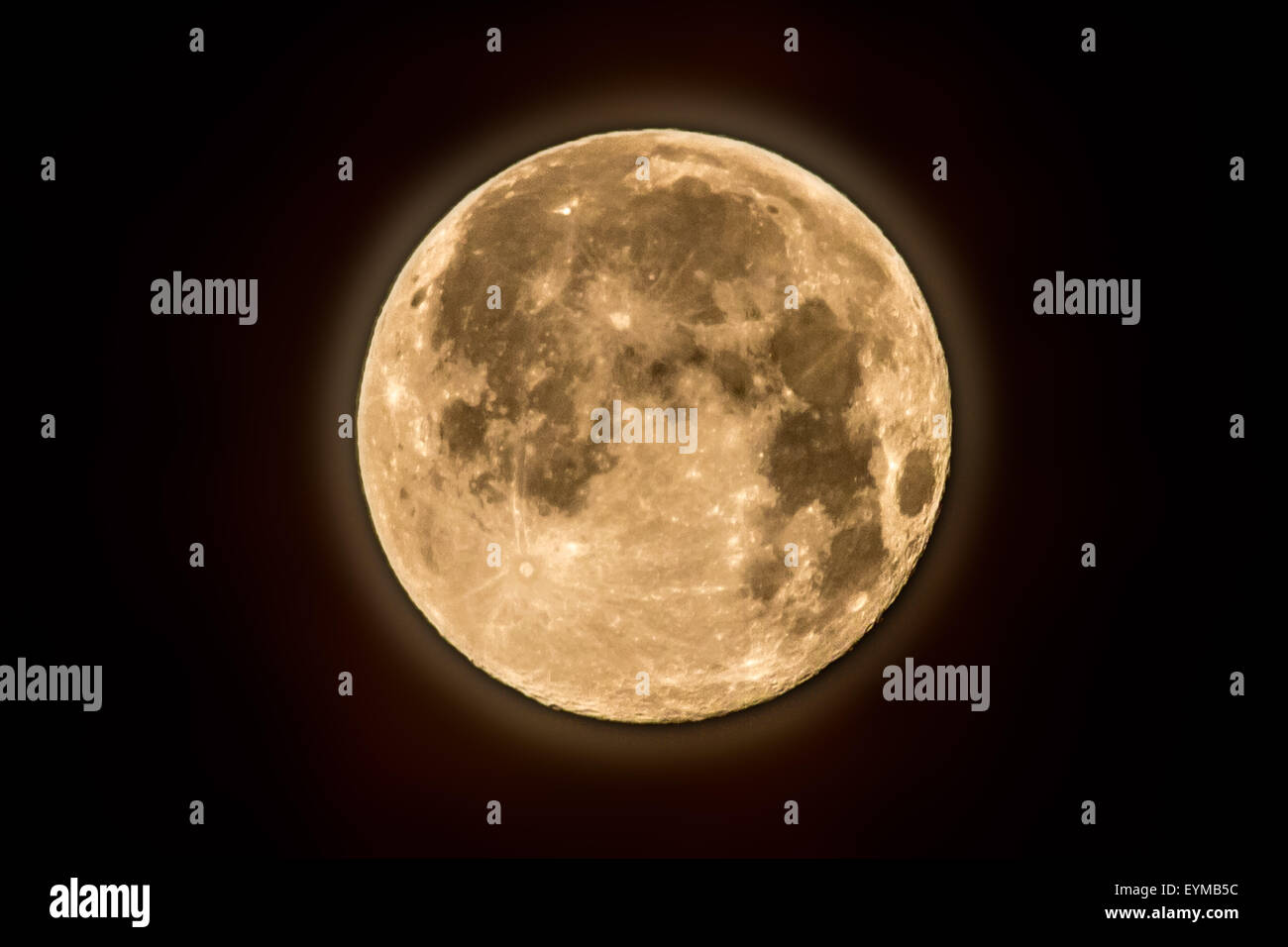 Londres, Royaume-Uni. 1er août 2015. Blue Moon se lève sur London City Crédit : Guy Josse/Alamy Live News Banque D'Images
