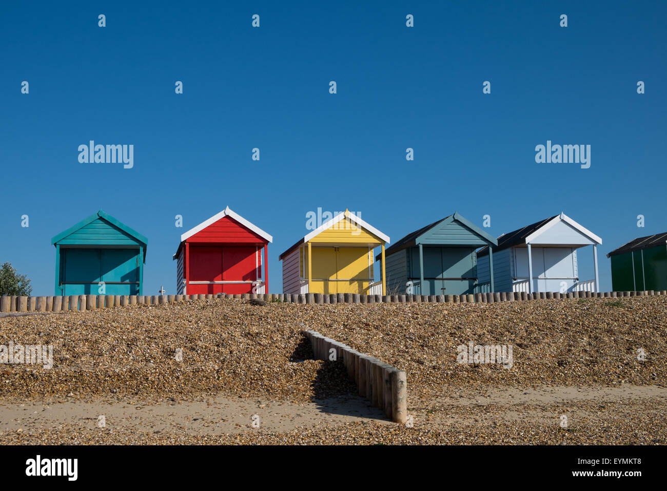 Plage de Calshot et cabines de plage à Calshot dans Hampshire UK Banque D'Images