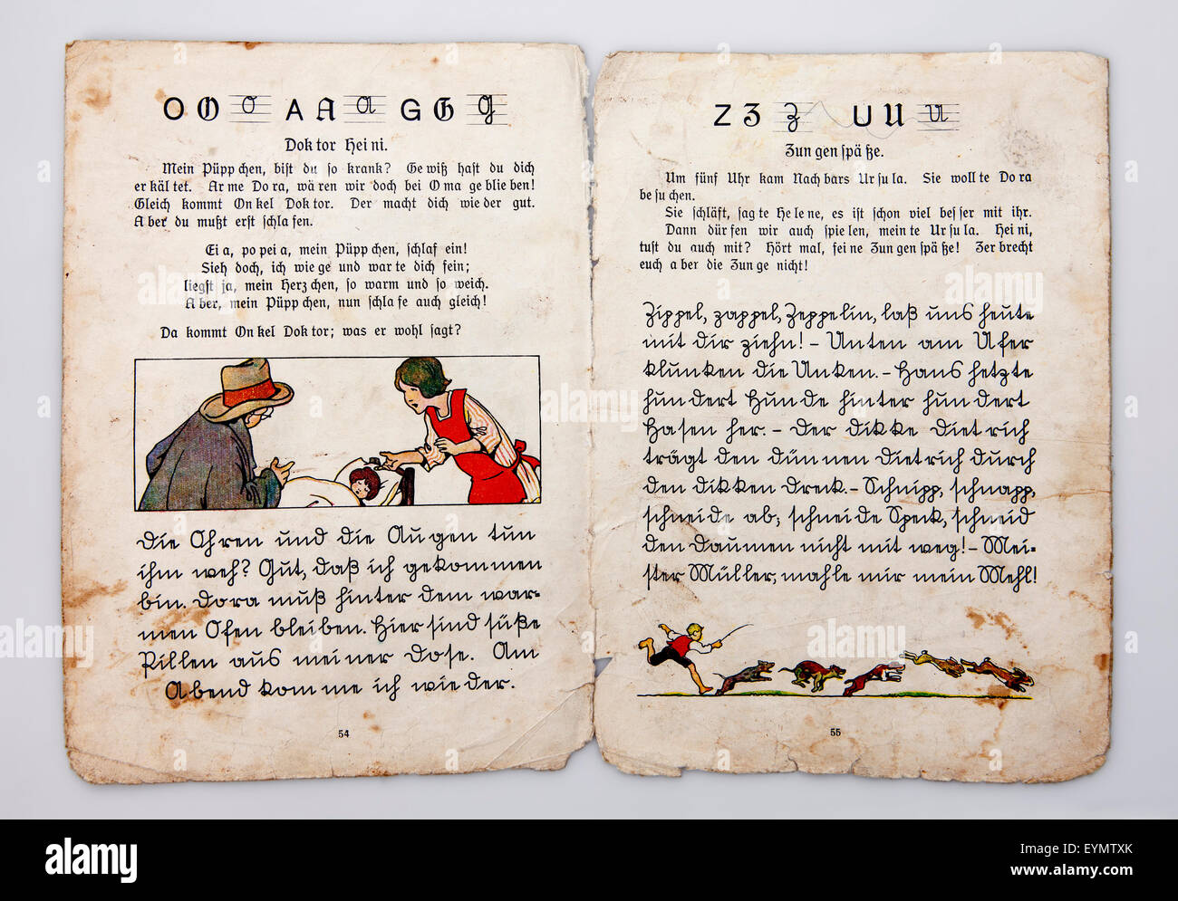 Reading book in old German script Suetterlin, vers 1920, l'Allemagne ; Europe Banque D'Images