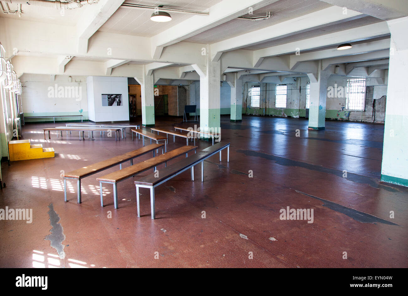 La salle à manger à l'intérieur d'Alcatraz, San Francisco, USA Banque D'Images