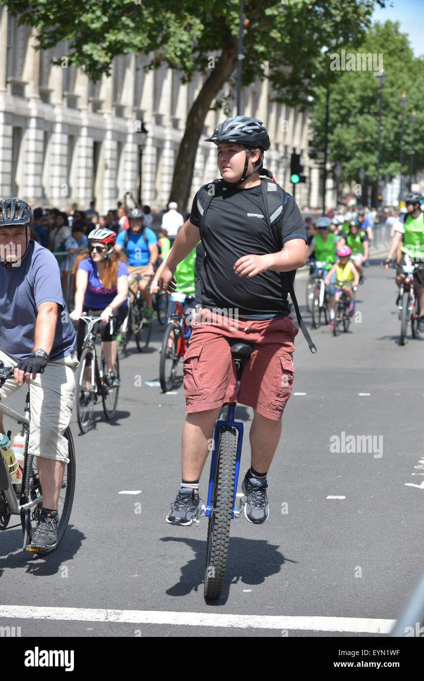 Londres, Royaume-Uni. 1er août 2015. Les gens prennent part à l'freecycle. La Prudential Ride London event. © Matthieu Chattle/Alamy Banque D'Images