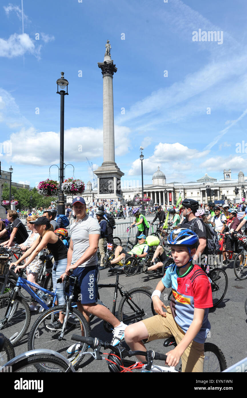 Londres, Royaume-Uni. 1er août 2015. Les gens prennent part à l'freecycle. La Prudential Ride London event. © Matthieu Chattle/Alamy Banque D'Images