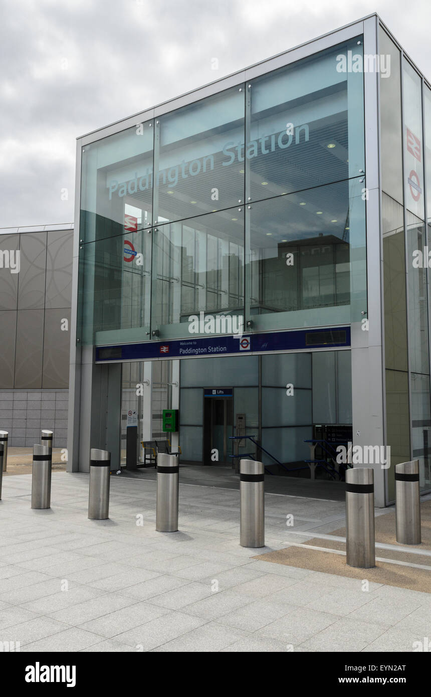 L'entrée de la gare de Paddington à partir du bassin de Paddington, Londres, Angleterre, Royaume-Uni Banque D'Images