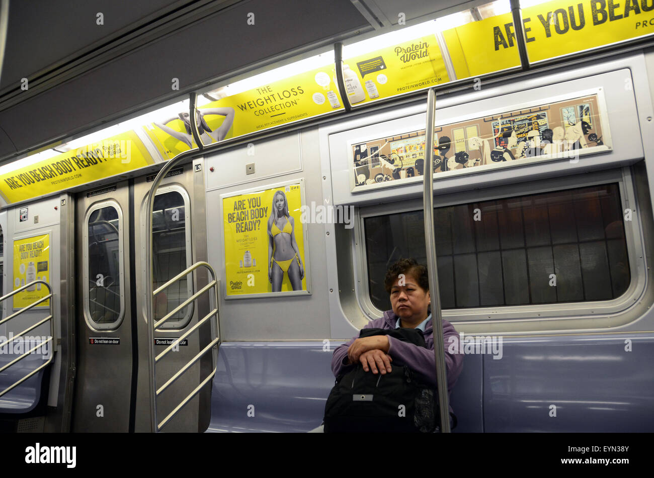 Annonce mondiale de protéines corps plage collection weightloss tube métro underground annonce l'affiche controversée s new york Banque D'Images