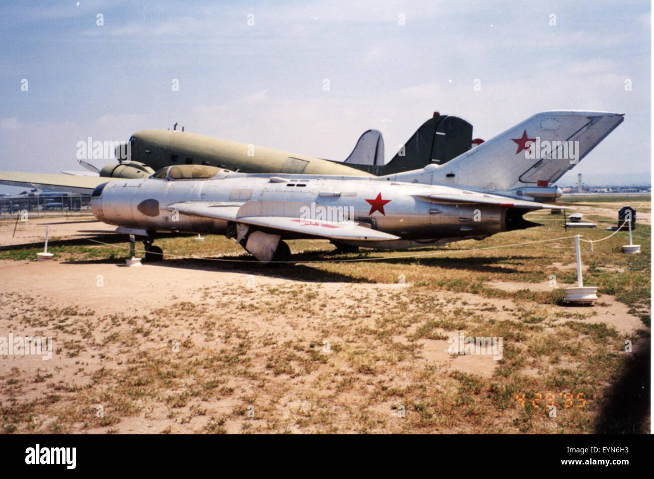 Le Mikoyan MiG-19 est un chasseur à réaction de construction soviétique datant de la Guerre froide, introduit dans les années 1950 Le MiG-19 fut l'un des premiers avions supersoniques utilisés par l'Union soviétique et fut largement utilisé dans de multiples conflits. Banque D'Images