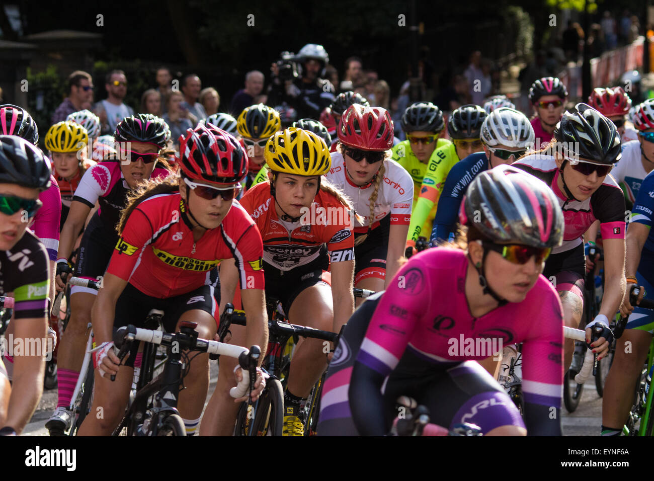Westminster, Londres, 1er août 2015. Top femmes cyclistes concurrence dans le Prudential Ride Grand Prix de Londres autour de St James's Park. Banque D'Images