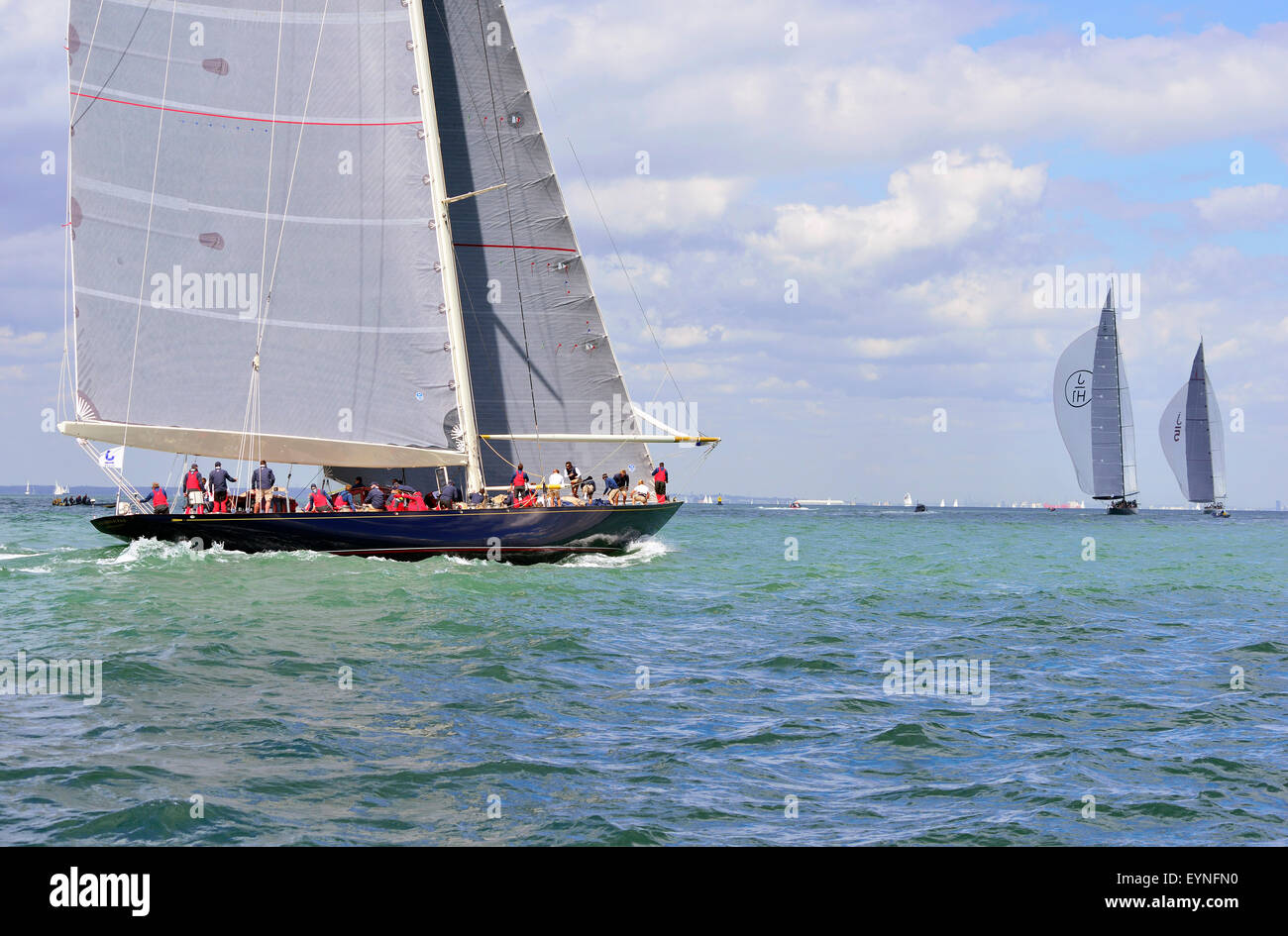 Les trois yachts de classe J se battent contre le vent dans le Solent le dernier jour de course à la régate du bicentenaire International du Royal Yacht Squadron. De gauche à droite Velsheda (JK7) (Royaume-Uni), Lionheart (JH1) (pays-Bas), Ranger(J5) (Caymans) le gagnant global après quatre jours de course était Velsheda.South Coast, Angleterre Banque D'Images